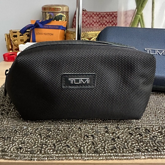 NWOT Tumi hard sided toiletry case 4 piece bundle - Picture 12 of 14